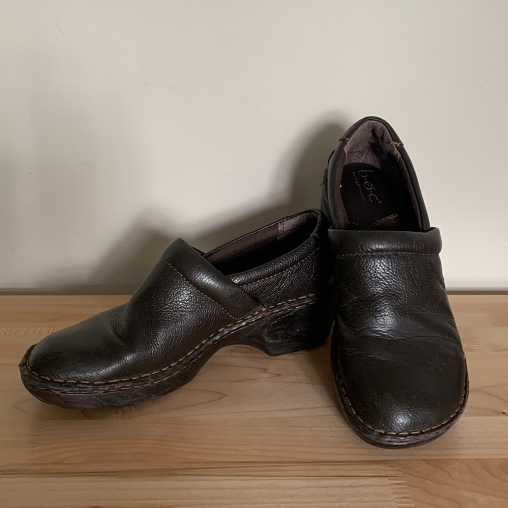 Born Concepts B.O.C. Dark Brown Pebbled Leather Peggy Clog SlipOn Women’s Size 9